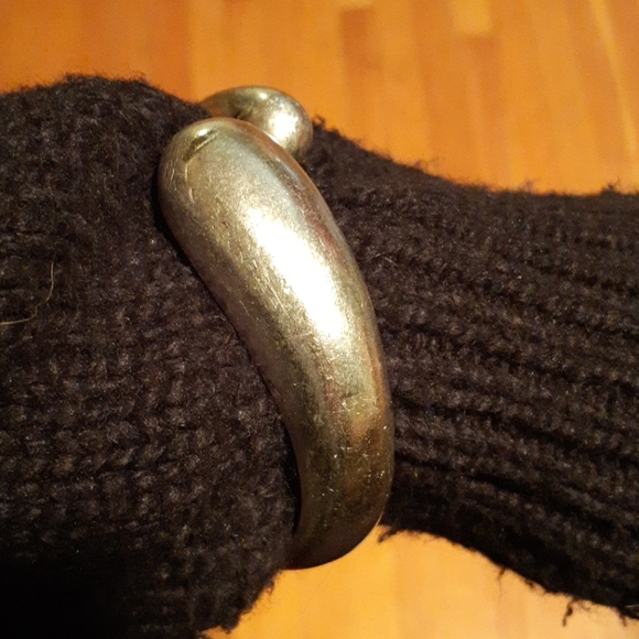 Silver tone bracelet. - Picture 5 of 6